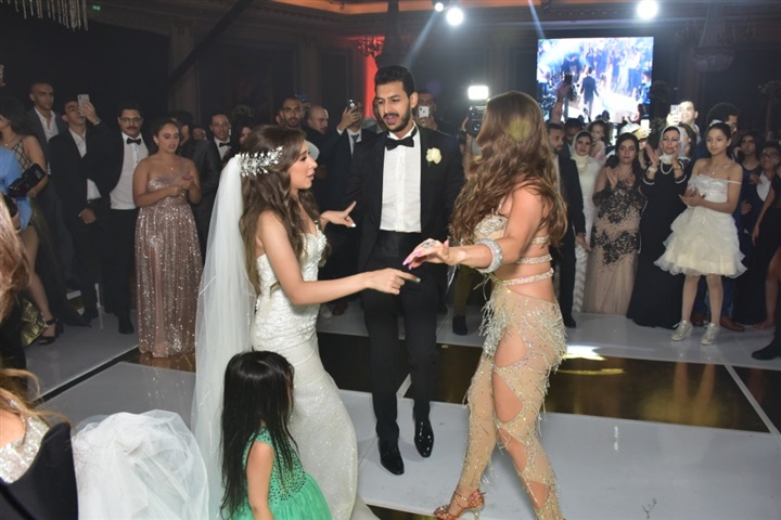 بالصور .. رقصات نجوم الفن مع بوسي ودياب في زفاف علي وهبة وحبيبة العجمي 