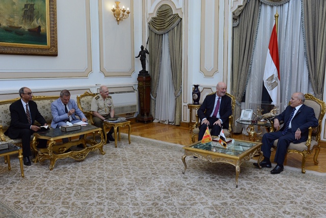 "العصار" يبحث مع سفير إسبانيا سبل تعزيز التعاون المشترك "العصار" يبحث مع سفير إسبانيا سبل تعزيز التعاون المشترك