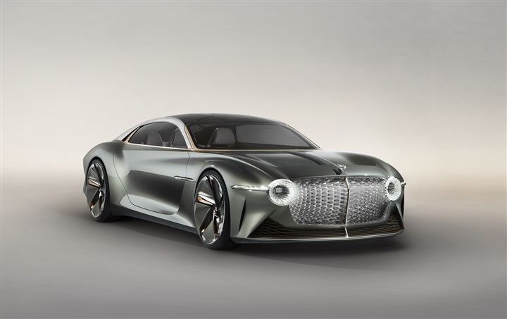 Bentley تعيد تصوّر مستقبل السيارات الفاخرة عالية الأداء عبر طرازها الاستثنائي BENTLEY EXP 100 GT Bentley تعيد تصوّر مستقبل السيارات الفاخرة عالية الأداء عبر طرازها الاستثنائي BENTLEY EXP 100 GT