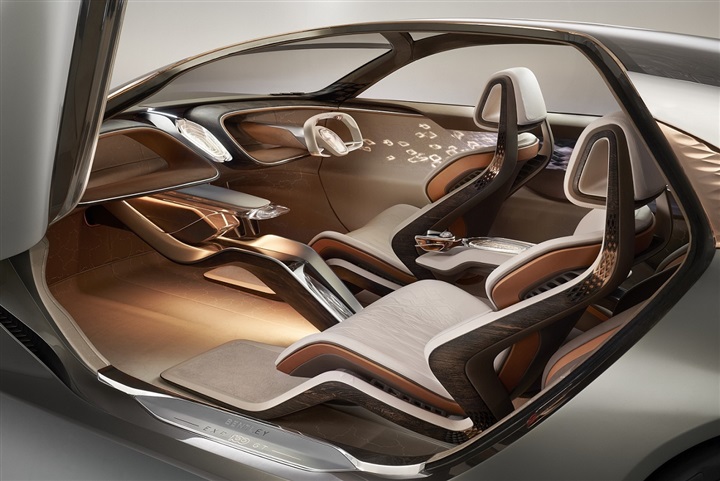 Bentley تعيد تصوّر مستقبل السيارات الفاخرة عالية الأداء عبر طرازها الاستثنائي BENTLEY EXP 100 GT Bentley تعيد تصوّر مستقبل السيارات الفاخرة عالية الأداء عبر طرازها الاستثنائي BENTLEY EXP 100 GT