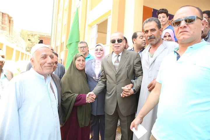 بالصور.. محافظ كفر الشيخ: إدراج مشروع الصرف الصحي لقرية العاقولة قريبًا 