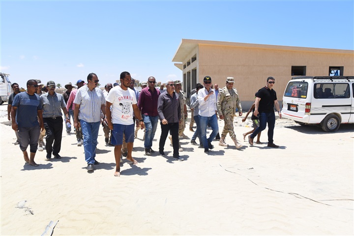 محافظ مطروح يتفقد شاطئ الغرام وتكثيف إنهاء الأعمال قبل نهاية يوليه الجارى