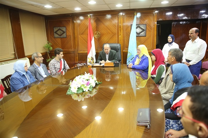 بالصور.. محافظ كفر الشيخ يكرم أوائل الثانوية العامة