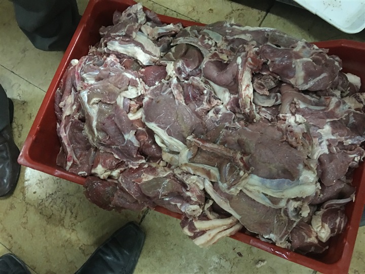 إغلاق مطعم شهير بمطروح بعد ضبط 355 كجم لحوم غير صالحة للاستهلاك الأدمى