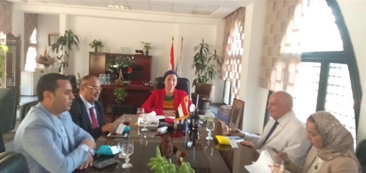 الزناتي يلتقي وزيرة البيئة لبحث تنظيم برامج توعية وتدريب للمعلمين والطلاب