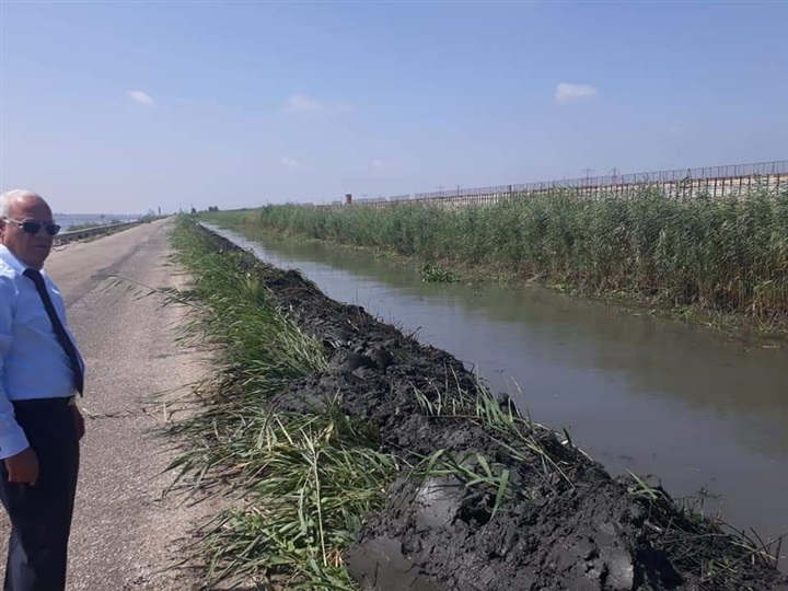 محافظ بورسعيد يتفقد أعمال التطهير في الترعة الحلوة في نطاق المحافظة والاسماعيلية