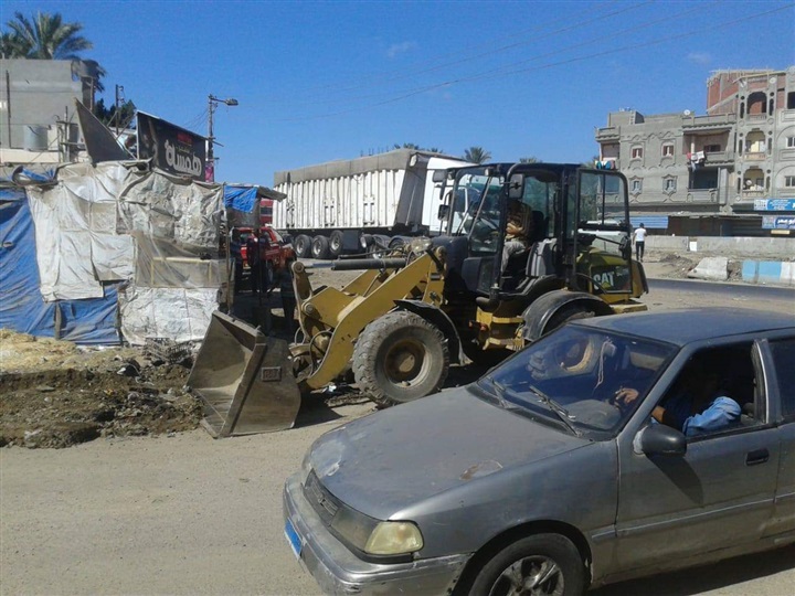 إستمرار حملات إزالة الإشغالات بمدينة كفر البطيخ بمحافظة دمياط
