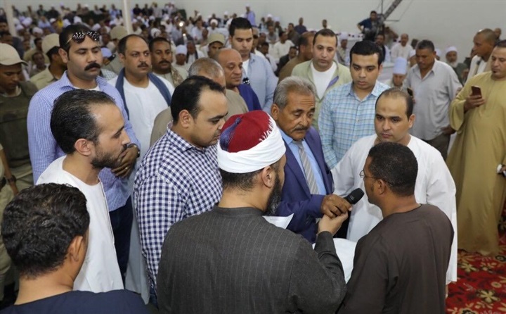 السكرتير المساعد يشهد مراسم الصلح بين أبناء العمومة من عائلة أبوزيد أبو عقرب بالبلينا بسوهاج