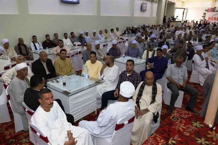 السكرتير المساعد يشهد مراسم الصلح بين أبناء العمومة من عائلة أبوزيد أبو عقرب بالبلينا بسوهاج