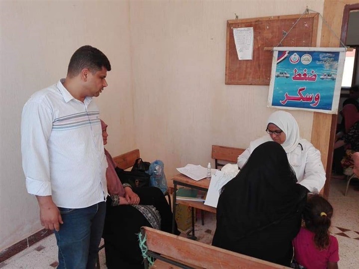 الغرابلى يتابع القافلة الطبية لتجمعات القطرانى والكشف الطبى مجانا على 420 حالة