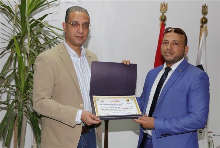 محافظ سوهاج يكرم أبطال إفريقيا للقوة ومصارعة الذراعين أبناء سوهاج
