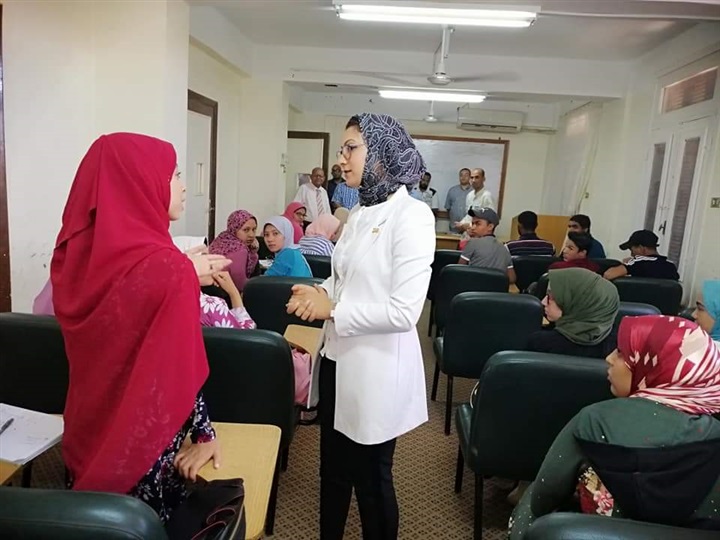 نائب محافظ الوادى الجديد: تتفقد البرنامج التدريبي لتأهيل طلاب المنح الدراسية لإختبارات القبول
