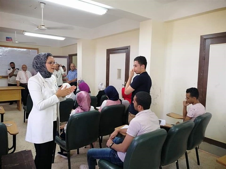 نائب محافظ الوادى الجديد: تتفقد البرنامج التدريبي لتأهيل طلاب المنح الدراسية لإختبارات القبول