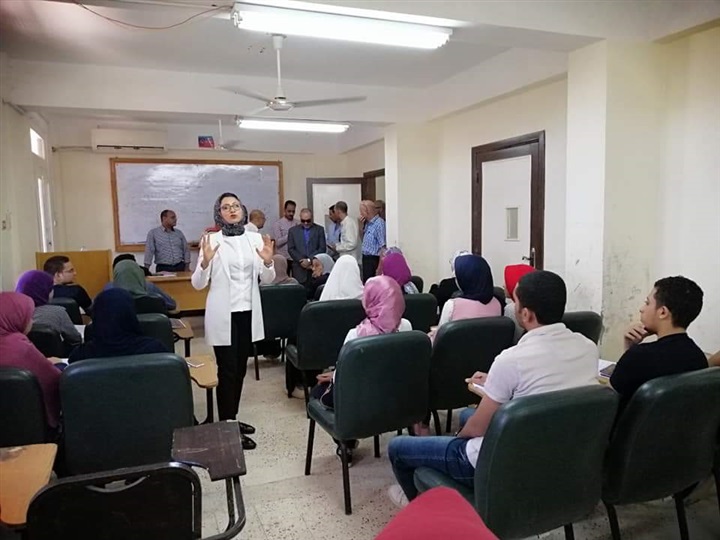 نائب محافظ الوادى الجديد: تتفقد البرنامج التدريبي لتأهيل طلاب المنح الدراسية لإختبارات القبول