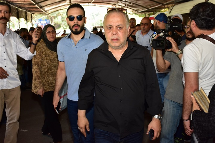 توافد نجوم الفن على جنازة فاروق الفيشاوي بمسجد مصطفي محمود توافد نجوم الفن على جنازة فاروق الفيشاوي بمسجد مصطفي محمود