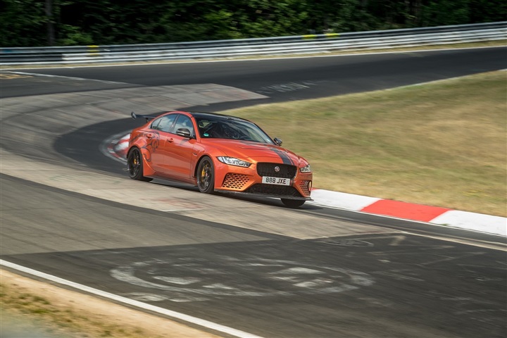 جاكوار XE SV PROJECT 8 أسرع سيارة صالون في العالم تتفوق على رقمها القياسي على حلبة نوربورغرينغ جاكوار XE SV PROJECT 8 أسرع سيارة صالون في العالم تتفوق على رقمها القياسي على حلبة نوربورغرينغ