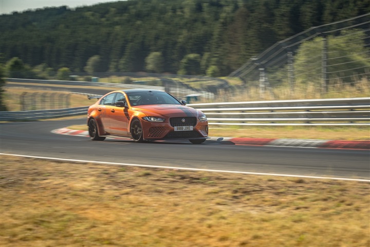جاكوار XE SV PROJECT 8 أسرع سيارة صالون في العالم تتفوق على رقمها القياسي على حلبة نوربورغرينغ جاكوار XE SV PROJECT 8 أسرع سيارة صالون في العالم تتفوق على رقمها القياسي على حلبة نوربورغرينغ