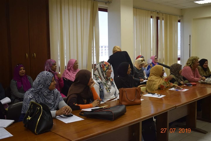 محافظ البحر الأحمر يفتتح دورة تدريبية تحت عنوان "الرئدات من أجل التنمية" بالغردقة