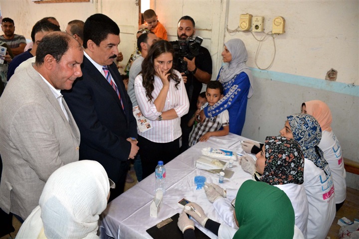 محافظ القليوبية يدشن قافلة طبية للكشف الشامل على الأطفال بكفر الأربعين