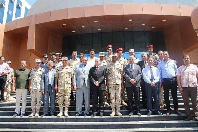 بالصور.. قائد قوات الدفاع الشعبي ومحافظ كفر الشيخ يكرمان رئيس الجامعة