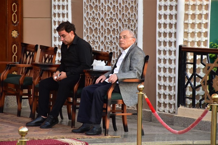 وصول أحمد الفيشاوي و سمية الألفي عزاء الراحل فاروق الفيشاوي بمسجد الشرطة بأكتوبر وصول أحمد الفيشاوي و سمية الألفي عزاء الراحل فاروق الفيشاوي بمسجد الشرطة بأكتوبر