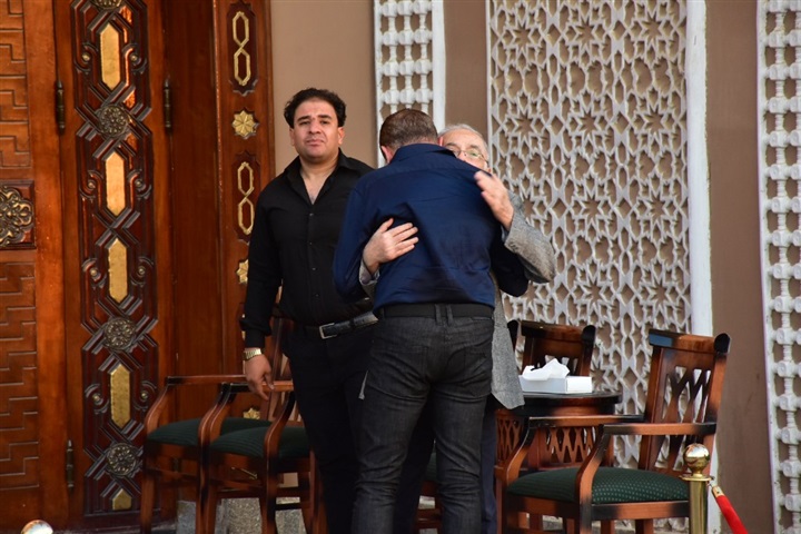 وصول أحمد الفيشاوي و سمية الألفي عزاء الراحل فاروق الفيشاوي بمسجد الشرطة بأكتوبر وصول أحمد الفيشاوي و سمية الألفي عزاء الراحل فاروق الفيشاوي بمسجد الشرطة بأكتوبر