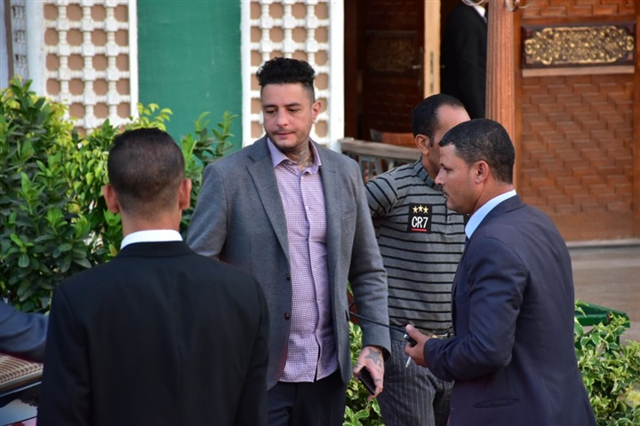 وصول أحمد الفيشاوي و سمية الألفي عزاء الراحل فاروق الفيشاوي بمسجد الشرطة بأكتوبر وصول أحمد الفيشاوي و سمية الألفي عزاء الراحل فاروق الفيشاوي بمسجد الشرطة بأكتوبر