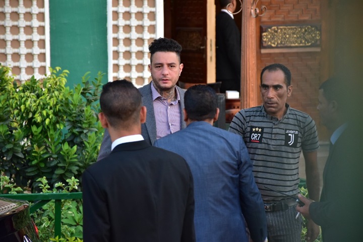وصول أحمد الفيشاوي و سمية الألفي عزاء الراحل فاروق الفيشاوي بمسجد الشرطة بأكتوبر وصول أحمد الفيشاوي و سمية الألفي عزاء الراحل فاروق الفيشاوي بمسجد الشرطة بأكتوبر