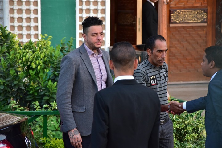 وصول أحمد الفيشاوي و سمية الألفي عزاء الراحل فاروق الفيشاوي بمسجد الشرطة بأكتوبر وصول أحمد الفيشاوي و سمية الألفي عزاء الراحل فاروق الفيشاوي بمسجد الشرطة بأكتوبر