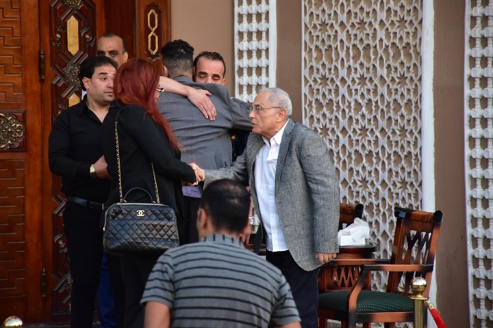 وصول أحمد الفيشاوي و سمية الألفي عزاء الراحل فاروق الفيشاوي بمسجد الشرطة بأكتوبر وصول أحمد الفيشاوي و سمية الألفي عزاء الراحل فاروق الفيشاوي بمسجد الشرطة بأكتوبر