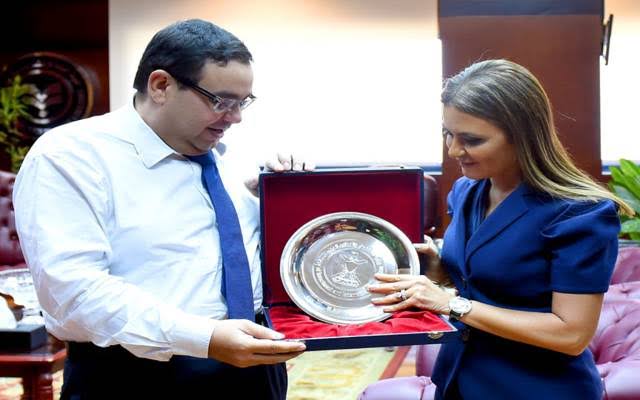وزيرة الاستثمار تكرم محسن عادل بمناسبة انتهاء فترة رئاسته للاستثمار وزيرة الاستثمار تكرم محسن عادل بمناسبة انتهاء فترة رئاسته للاستثمار