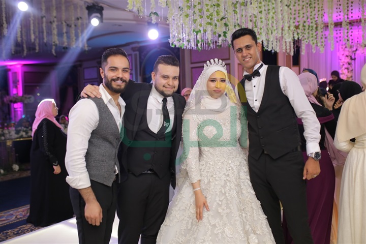 بالصور .. نجوم الفن والأغنية والمشاهير يحتفلون بزفاف هاجر و محمود 