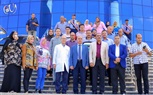 بمناسبة انتهاء فترة رئاسته.. المستشفى الجامعي بكفر الشيخ يهدي درع التكريم 