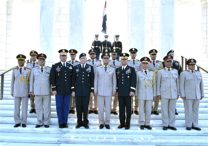 وزير الدفاع يعود إلي القاهرة بعد زيارة رسمية للولايات المتحدة الأمريكية 
