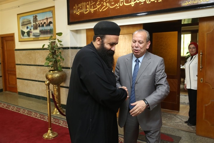 بالصور.. أسقف دمياط والبراري يهنئ محافظ كفر الشيخ بعيد الأضحي 