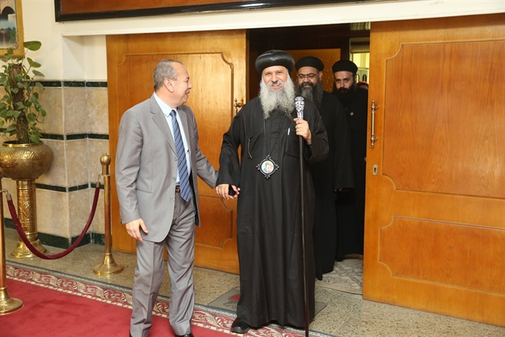 بالصور.. أسقف دمياط والبراري يهنئ محافظ كفر الشيخ بعيد الأضحي 