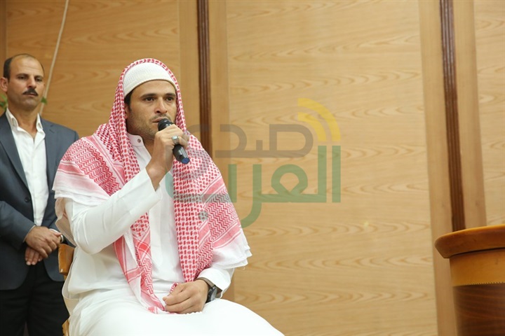 محافظ كفر الشيخ يسلم 360 تأشيرة حج "جمعيات" ويطالبهم بالدعاء لمصر