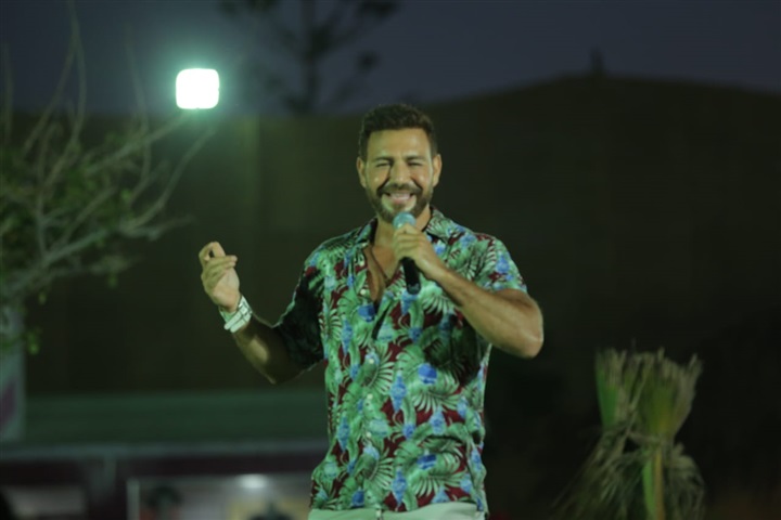 ايوان في حفل كامل العدد في لافام ماربنا ايوان في حفل كامل العدد في لافام ماربنا