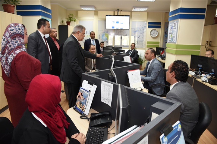 بالصور.. رئيس القابضة للمياه يفتتح المقر الإداري الجديدة للتوعية وخدمة العملاء