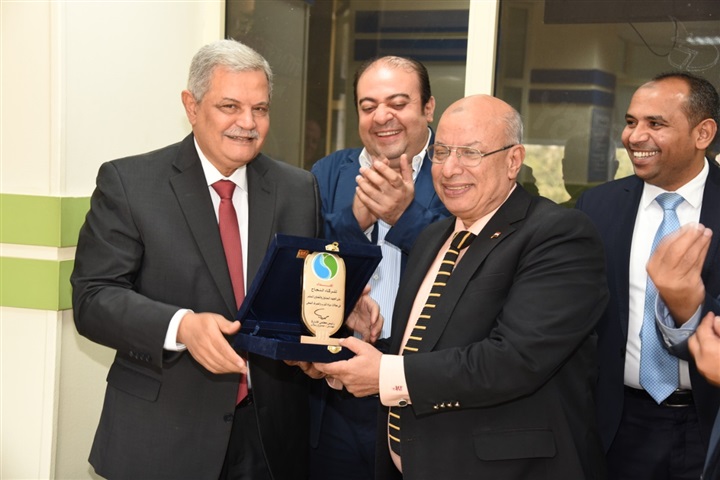 بالصور.. رئيس القابضة للمياه يفتتح المقر الإداري الجديدة للتوعية وخدمة العملاء