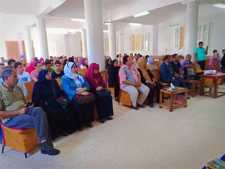 بالصور.."مستقبل وطن" بكفر الشيخ يكرم أوائل الثانوية العامة بالبرلس 