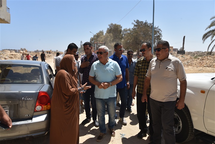 محافظ مطروح يوجه بتكثيف أعمال النظافة والإنارة بمنطقة باب البحر