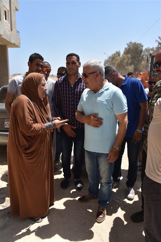 محافظ مطروح يوجه بتكثيف أعمال النظافة والإنارة بمنطقة باب البحر