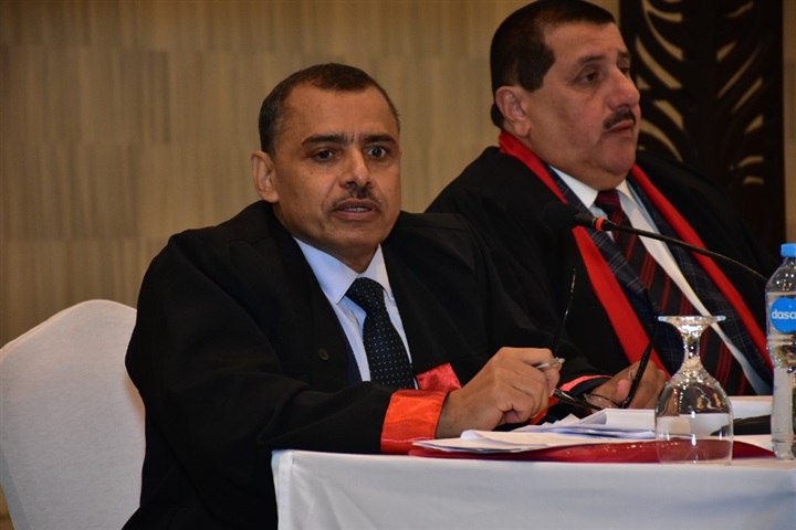 بالصور.."حيدر" يناقش رسالة دكتوراة في "التحكيم التجاري الدولي في عقد النقل البحري للبضائع والحاويات دراسة مقارنة" بالصور.."حيدر" يناقش رسالة دكتوراة في "التحكيم التجاري الدولي في عقد النقل البحري للبضائع والحاويات دراسة مقارنة"