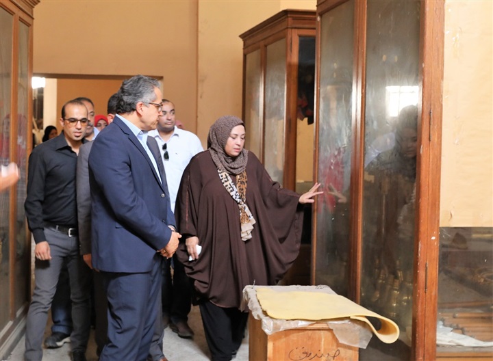وزير الآثار يتفقد مشروع تطوير متحف المركبات الملكية ببولاق