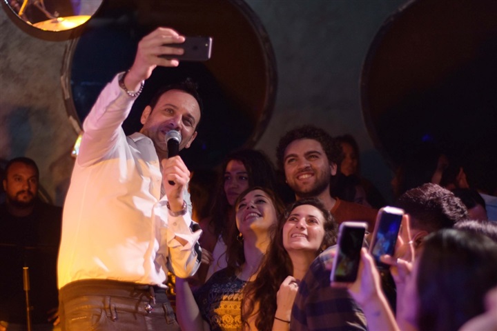 بالصور.. مصطفى قمر يتألق فى "cairo Jazz" ويحتفل مع جمهوره بألبومه الجديد "ضحكت ليا" بالصور.. مصطفى قمر يتألق فى "cairo Jazz" ويحتفل مع جمهوره بألبومه الجديد "ضحكت ليا"