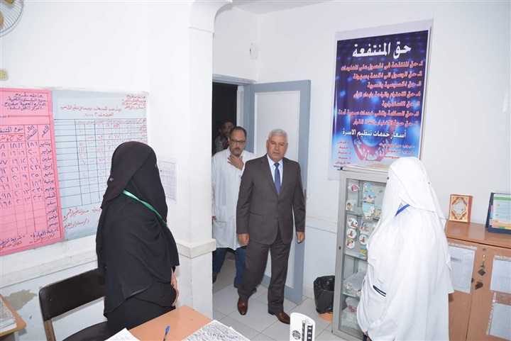 محافظ مطروح: اجراءات رادعة ضد أى مخالفات فى القطاع الصحى واحالة عدد من المخالفات للتحقيق 