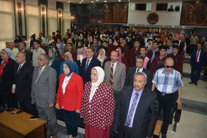 محافظ الغربية يكرم أوائل الثانوية العامة والفنية والتربية الخاصة وسط فرحة عارمة من الطلاب