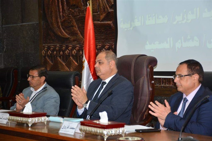 محافظ الغربية يكرم أوائل الثانوية العامة والفنية والتربية الخاصة وسط فرحة عارمة من الطلاب