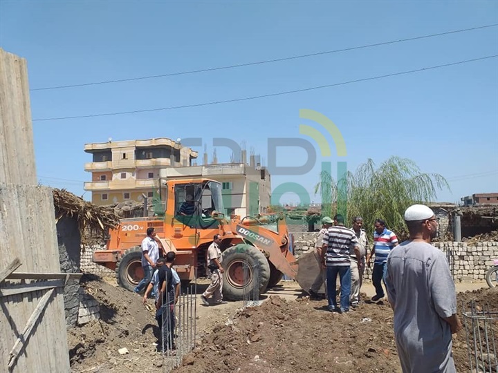 بالصور.. كفر الشيخ تسابق الزمن للوقوف في وجه المعتدين علي أراضي الدولة خلال أجازة العيد